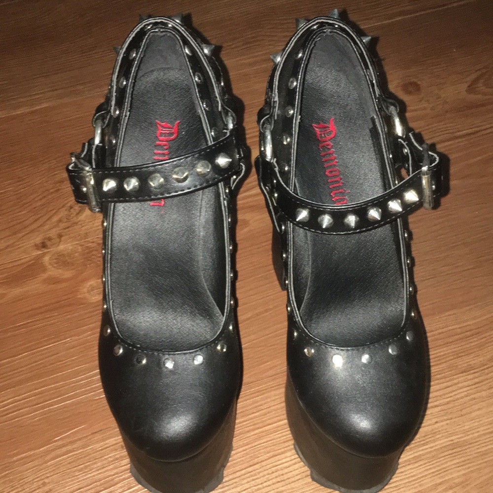 Demonia platforms